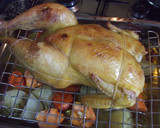 Foto del paso 4 de la receta: Pollo de corral relleno con tubérculos asados