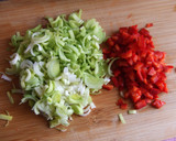 Foto del paso 2 de la receta: Salmón con langostinos y verduras
