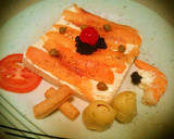 Foto del paso 3 de la receta: Tosta con queso crema y salmón ahumado