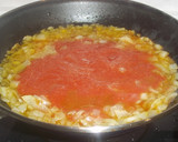 Foto del paso 4 de la receta: Calabacines con salsa de tomate y gratinados