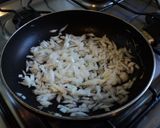 Foto del paso 1 de la receta: Zapallitos italianos rellenos de pollo y mazamorra