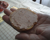 Foto del paso 1 de la receta: Canapés de paté y mermelada de fresas al cava