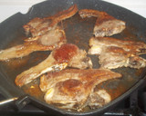 Foto del paso 5 de la receta: Chuletas de cordero sobre manto de judías verdes
