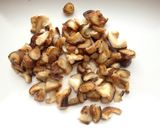 Foto del paso 4 de la receta: Pincho de plátano y canela acompañado de setas siitake y queso