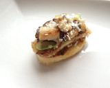 Foto del paso 9 de la receta: Pincho de plátano y canela acompañado de setas siitake y queso
