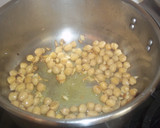 Foto del paso 4 de la receta: Garbanzos con espinacas y calamares en molde