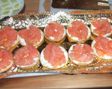 Foto del paso 5 de la receta: Canapés de salmón y queso con lima