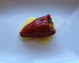 Foto del paso 12 de la receta: Pimientos rellenos de calabacín sobre patata panadera acompañados de nata