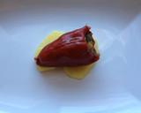 Foto del paso 12 de la receta: Pimientos rellenos de calabacín sobre patata panadera acompañados de nata