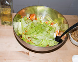 Foto del paso 2 de la receta: Ensalada de cangrejo y bonito