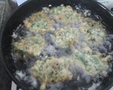 Foto del paso 5 de la receta: Buñuelos de acelga 