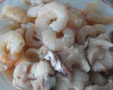 Foto del paso 4 de la receta: Potaje de garbanzos, tintorera y langostinos