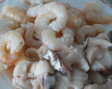 Foto del paso 4 de la receta: Potaje de garbanzos, tintorera y langostinos
