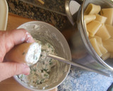 Foto del paso 2 de la receta: Pasta rellena con salsa de pimientos rojos