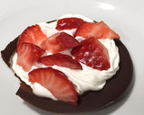 Foto del paso 4 de la receta: Milhojas de chocolate con fresas y crema chantilly