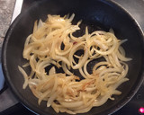 Foto del paso 2 de la receta: Delicias de mar encebolladas al ajo