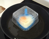 Foto del paso 3 de la receta: Huevos a la plancha para San Valentín