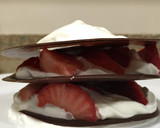 Foto del paso 5 de la receta: Milhojas de chocolate con fresas y crema chantilly