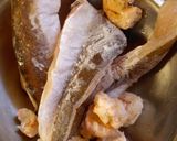 Foto del paso 1 de la receta: Filet de pescado en salsa con langostinos