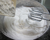 Foto del paso 1 de la receta: Bizcocho húmedo con cubanitos bañados en chocolate