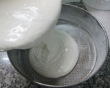 Foto del paso 3 de la receta: Bizcocho húmedo con cubanitos bañados en chocolate