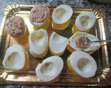 Foto del paso 3 de la receta: Huevos rellenos con crema de atún y crocantes