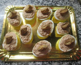 Foto del paso 5 de la receta: Huevos rellenos con crema de atún y crocantes