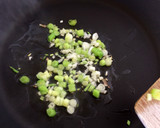 Foto del paso 1 de la receta: Pechugas con ajos tiernos