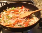Foto del paso 5 de la receta: Tortilla de papas y vegetales con tocineta