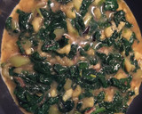 Foto del paso 6 de la receta: Tortilla de espinacas y calabacín con ajos tiernos