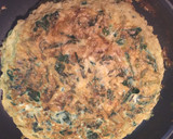 Foto del paso 7 de la receta: Tortilla de espinacas y calabacín con ajos tiernos