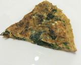 Foto del paso 8 de la receta: Tortilla de espinacas y calabacín con ajos tiernos