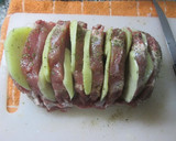 Foto del paso 2 de la receta: Lomo en rodajas alteranadas con láminas de patatas