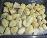 Foto del paso 5 de la receta: Lomo relleno de encurtidos dulces con patatas doradas