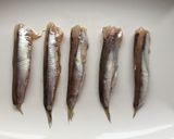 Foto del paso 1 de la receta: Anchoas rebozadas con cebolla deshidratada sobre puerro y reducción de soja