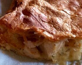 Foto del paso 4 de la receta: Hojaldre de pollo con calabacín y cebolla