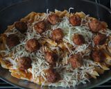 Foto del paso 4 de la receta: Macarrones con albóndigas al horno