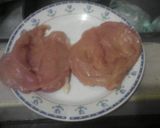 Foto del paso 2 de la receta: Pechuga deshuesada con jamón y queso
