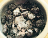 Foto del paso 3 de la receta: Cuadraditos de hojaldre con ciruelas secas