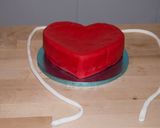 Foto del paso 8 de la receta: Tarta corazón de fondant San Valentín
