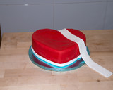 Foto del paso 9 de la receta: Tarta corazón de fondant San Valentín