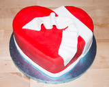 Foto del paso 10 de la receta: Tarta corazón de fondant San Valentín