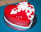 Foto del paso 11 de la receta: Tarta corazón de fondant San Valentín