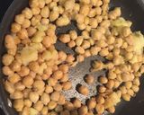 Foto del paso 4 de la receta: Garbanzos fritos y carne del cocido