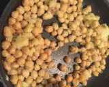 Foto del paso 4 de la receta: Garbanzos fritos y carne del cocido