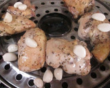 Foto del paso 3 de la receta: Pollo a la parrilla con ajos aliñados 
