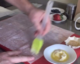 Foto del paso 3 de la receta: Milhojas de crema pastelera y frutos rojos