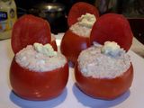 Tomates rellenos con arroz y atún