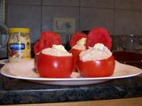 Tomates rellenos con arroz y atún