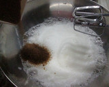 Foto del paso 2 de la receta: Corazón de bizcocho diet con puré de fresas